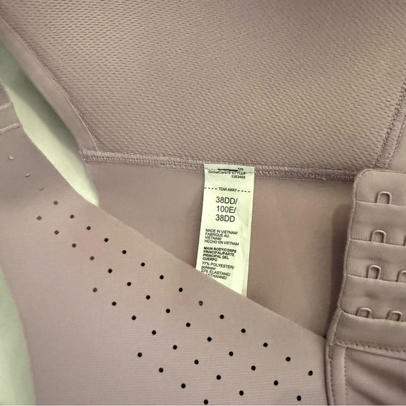 NWOT Under Armour RUSH High Sports Bra - Picture 3 of 5